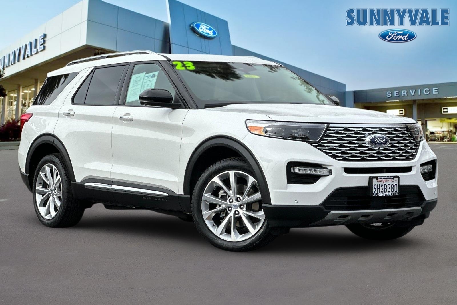 2023 Ford Explorer Platinum's photo