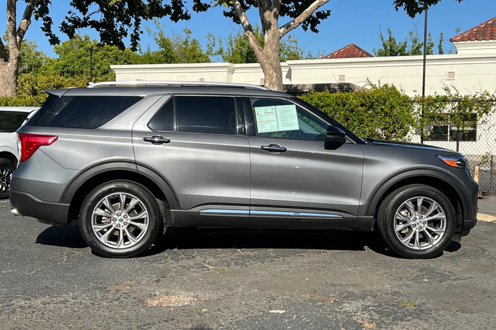 2023 Ford Explorer Limited photo 3