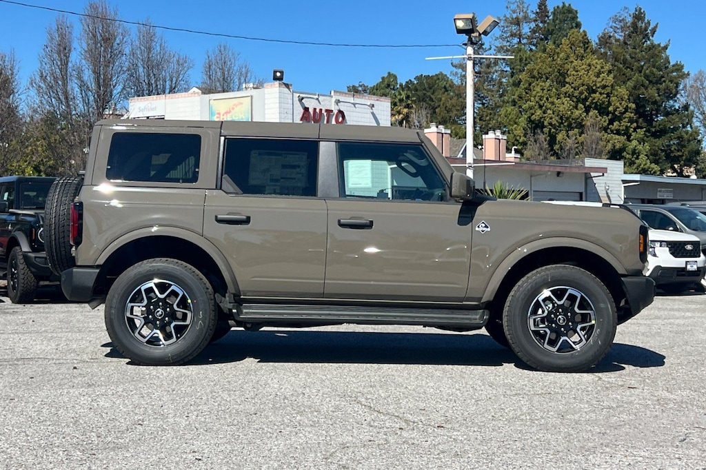 New 2026 Ford Bronco Outer Banks SUV