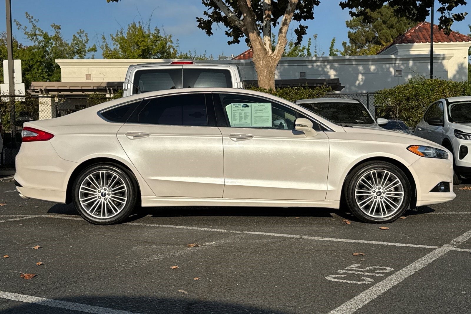 2016 Ford Fusion SE photo 2