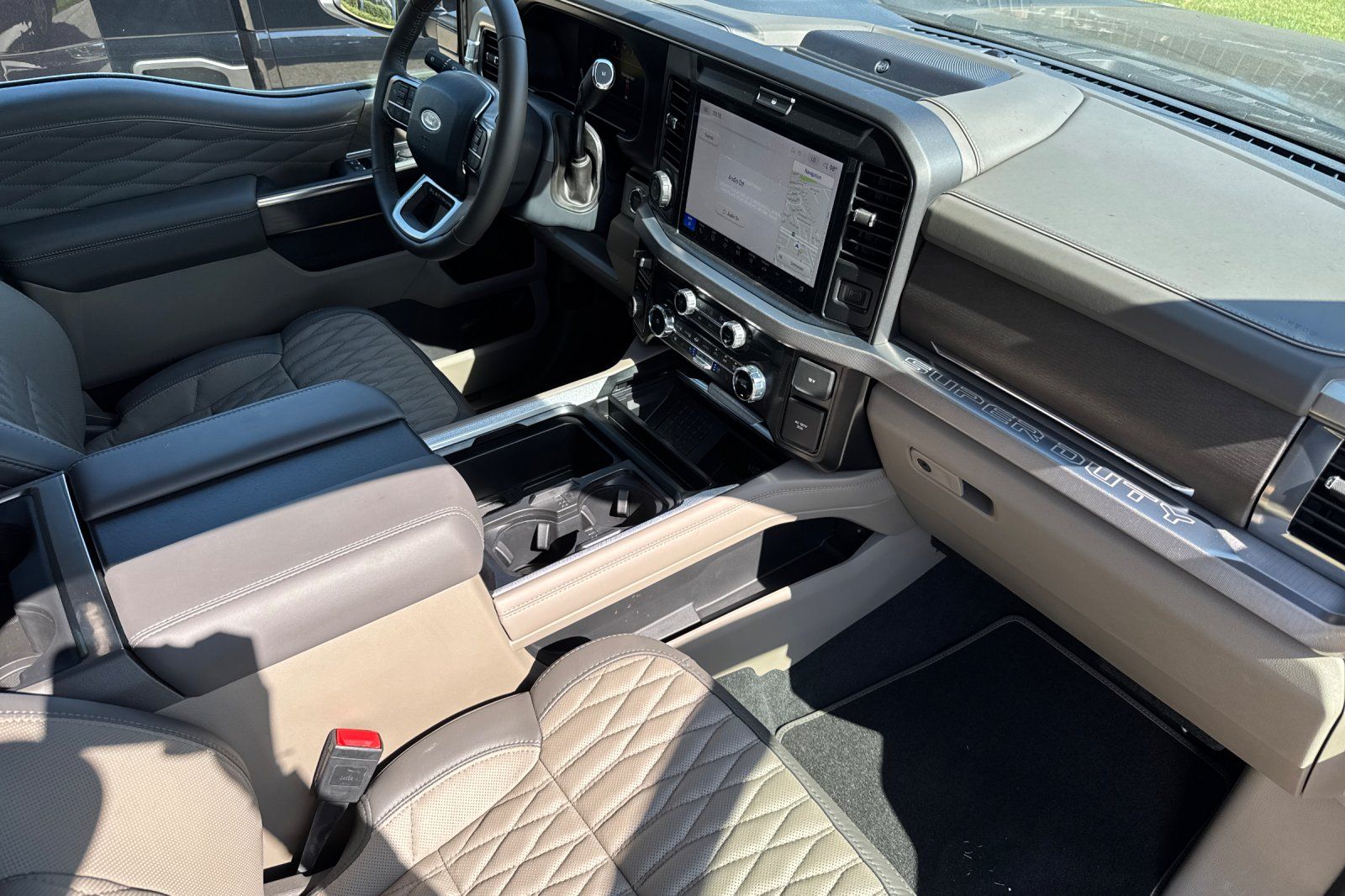 2025 Ford F-350 Super Duty Platinum - Photo 14