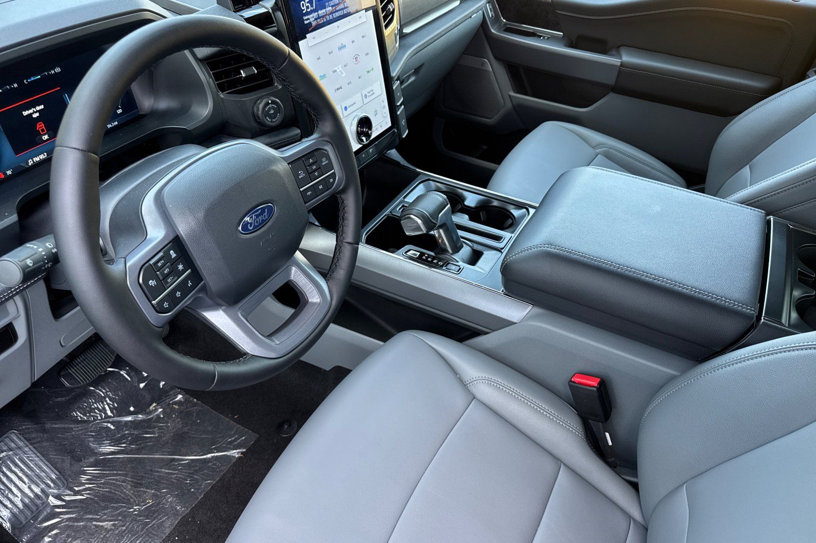 2025 Ford F-150 Lightning Flash - Photo 9
