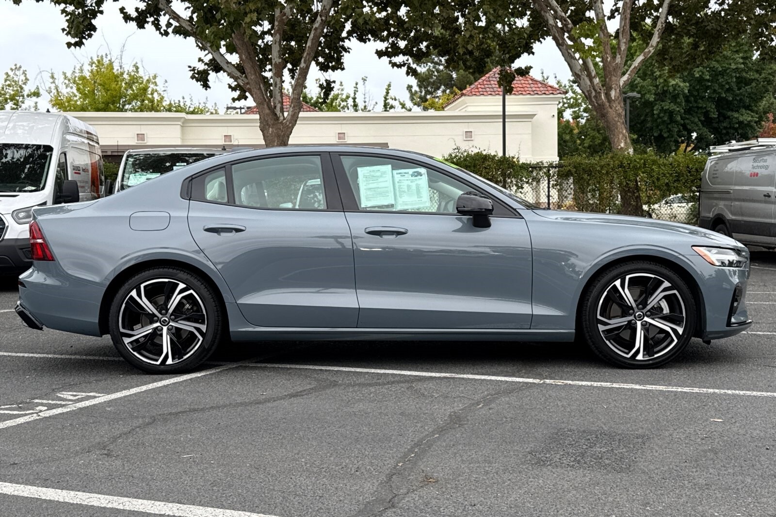2024 Volvo S60 Core photo 2