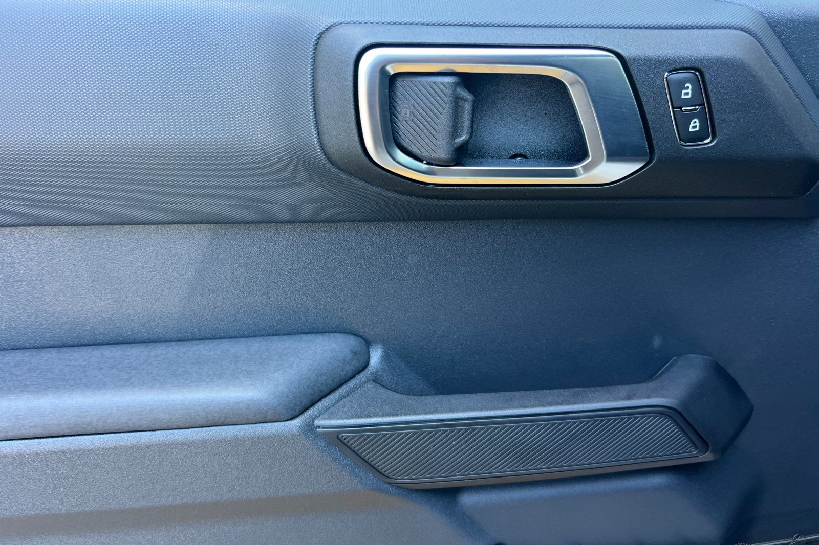 2025 Ford Bronco 4-Door Base - Photo 10