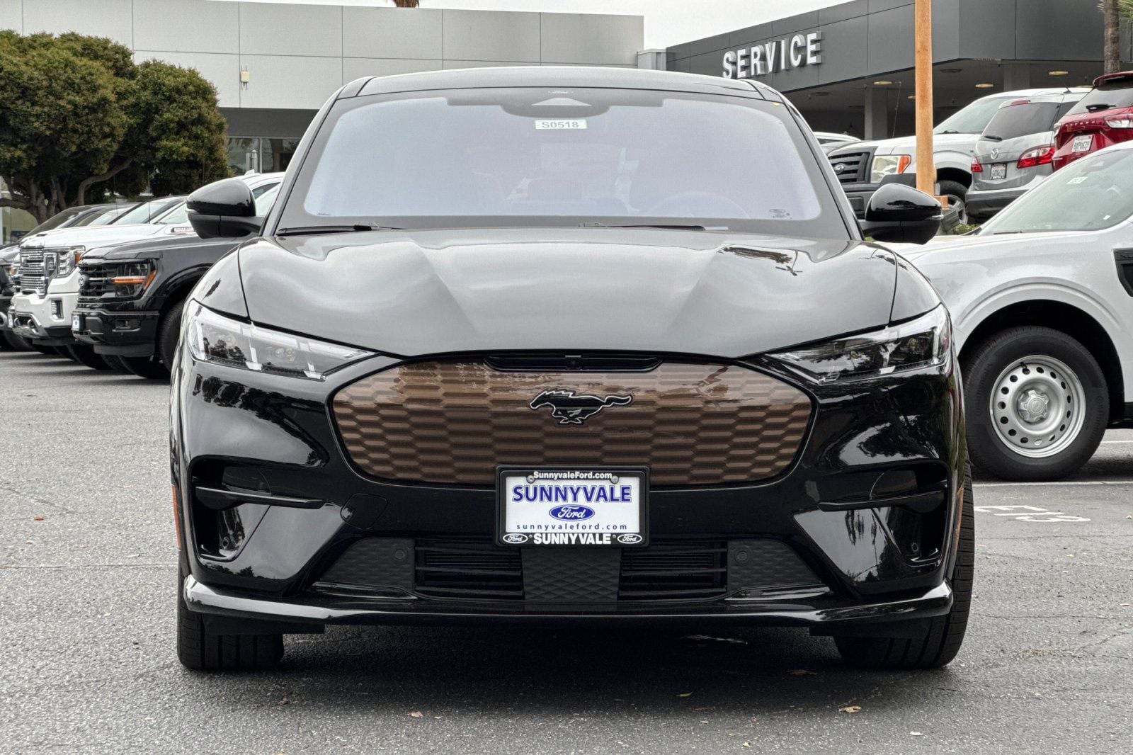 View vehicle photo 3