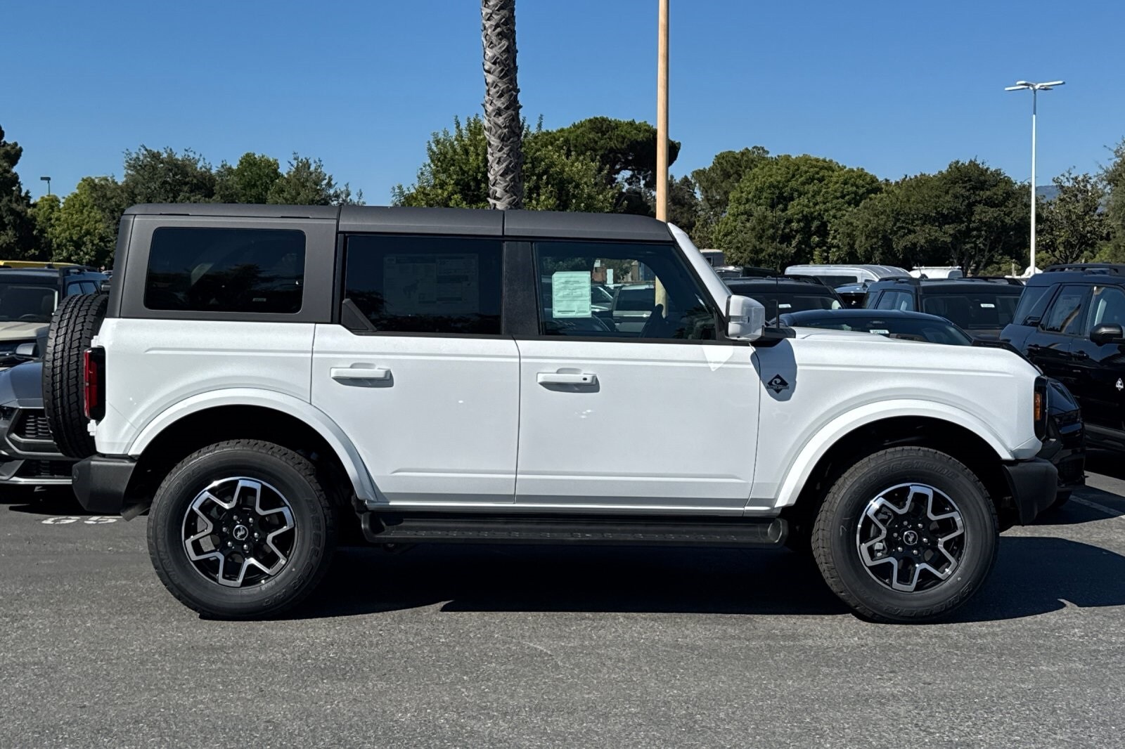 2025 Ford Bronco Outer Banks photo 3