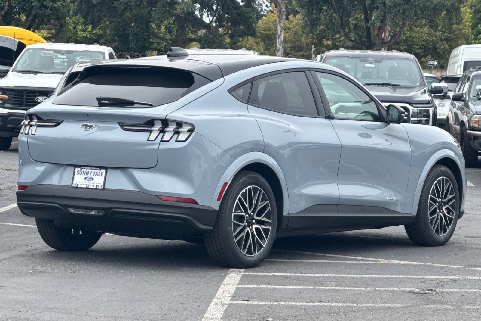 2025 Ford Mustang Mach-E Premium photo 4