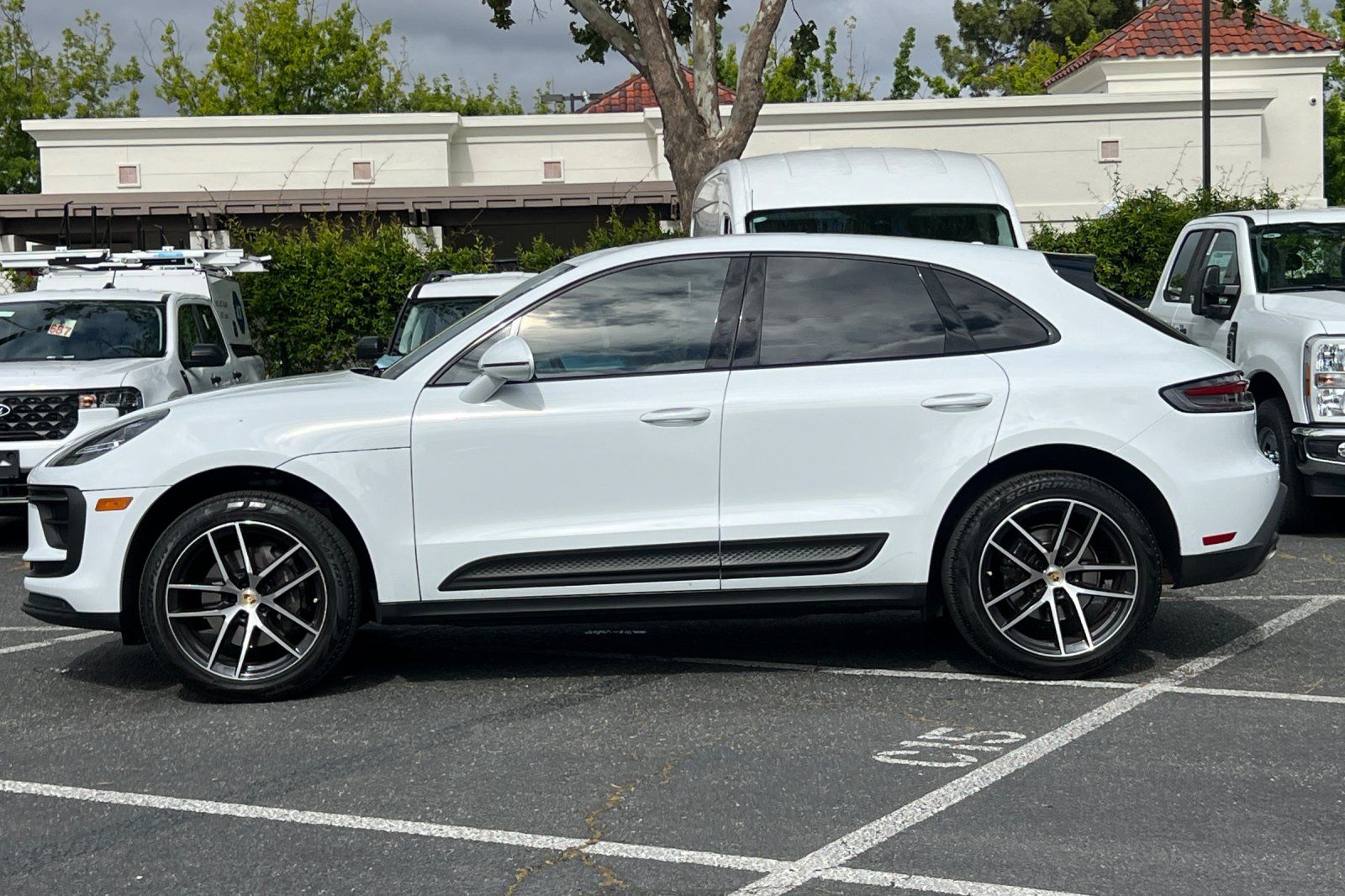 2024 Porsche Macan AWD photo 6