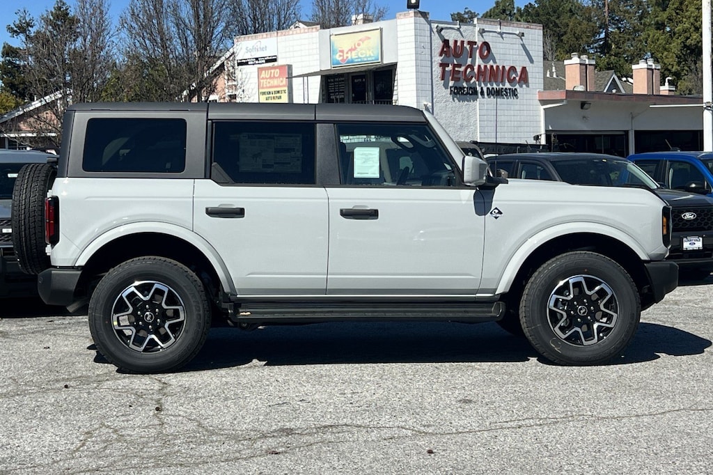New 2026 Ford Bronco Outer Banks SUV