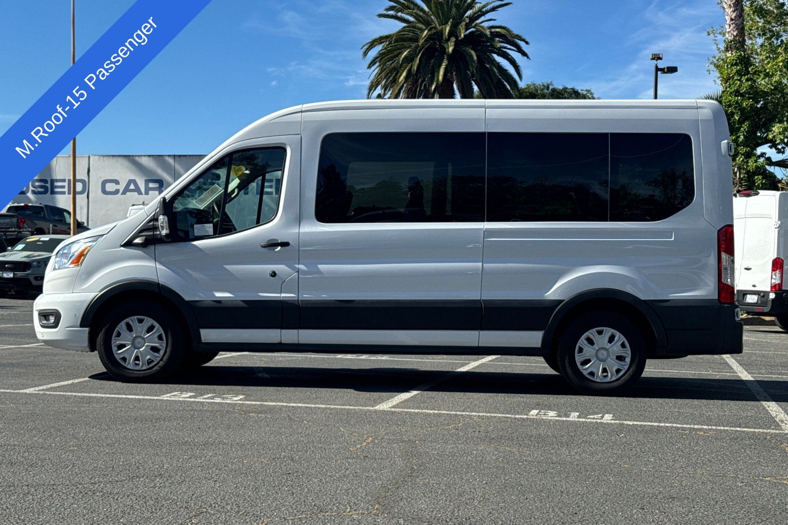 2022 Ford Transit-350 MR XLT photo 3