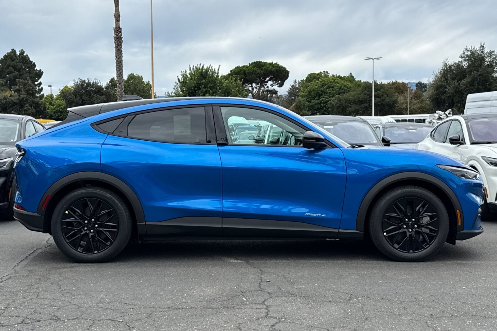 2025 Ford Mustang Mach-E Select photo 3