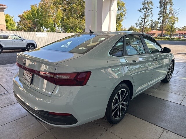 2025 Volkswagen Jetta 1.5T Sport photo 3