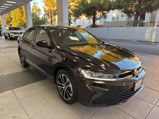 2025 Volkswagen Jetta 1.5T Sport photo 3