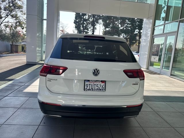 2018 Volkswagen Tiguan SEL photo 4