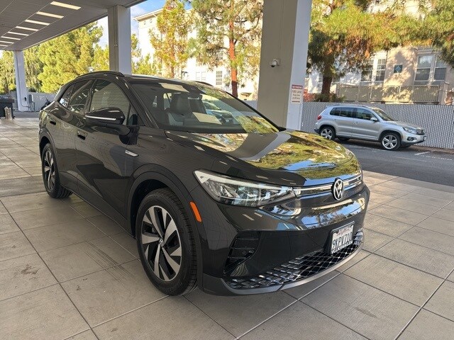 2023 Volkswagen ID.4 Pro photo 2