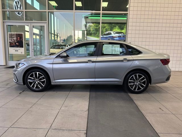 2025 Volkswagen Jetta 1.5T SE photo 2