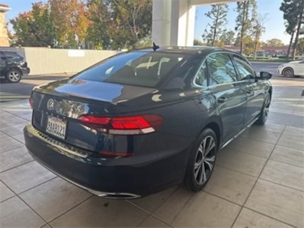 Certified 2022 Volkswagen Passat 2.0T SE Sedan