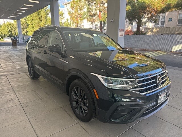 2023 Volkswagen Tiguan SE photo 2