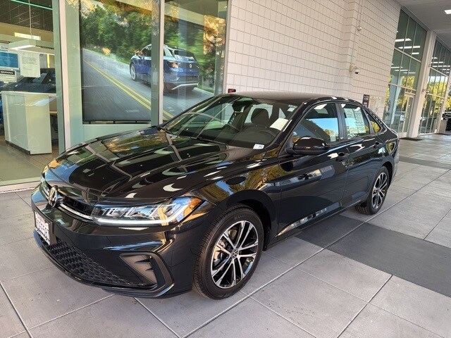 2025 Volkswagen Jetta 1.5T Sport photo 2