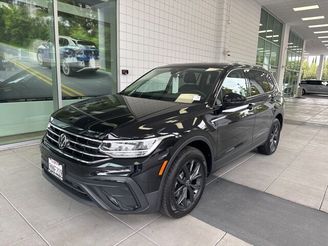 2024 Volkswagen Tiguan SE Wolfsburg Edition photo 2
