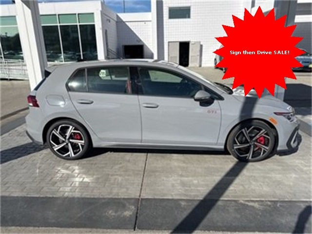 2025 Volkswagen Golf GTI SE's photo