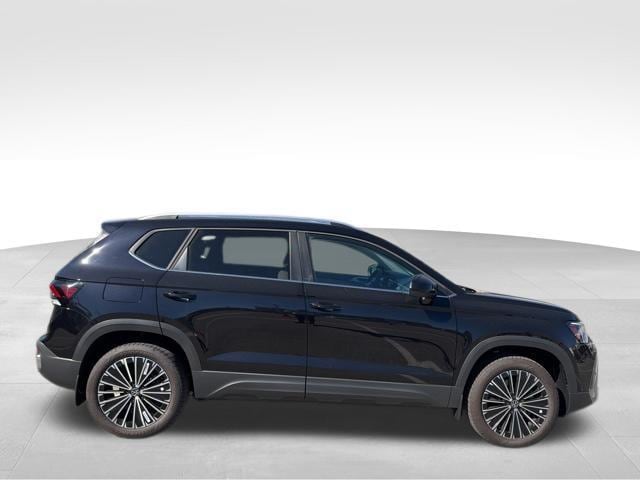 2025 Volkswagen Taos 1.5T SE's photo