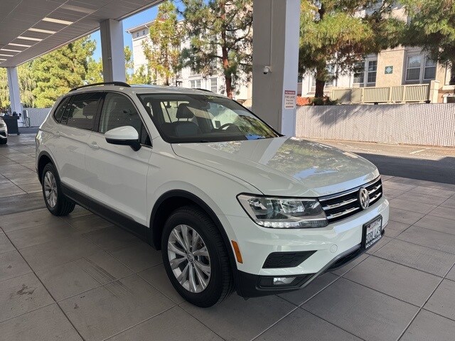 2018 Volkswagen Tiguan SE photo 2