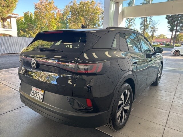 2023 Volkswagen ID.4 Pro photo 3