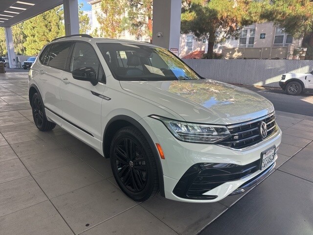 2022 Volkswagen Tiguan SE R-Line Black photo 3