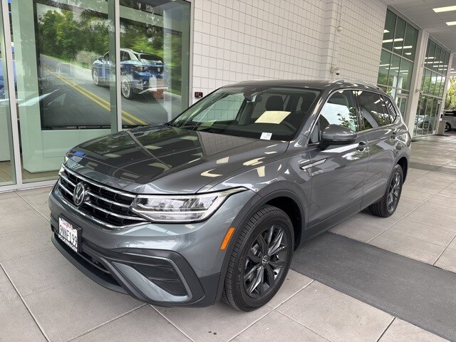 2024 Volkswagen Tiguan SE Wolfsburg Edition photo 2