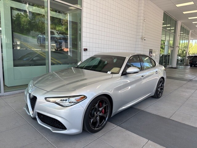 2019 Alfa Romeo Giulia Ti photo 2