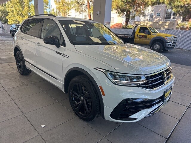 2024 Volkswagen Tiguan SE R-Line Black photo 3