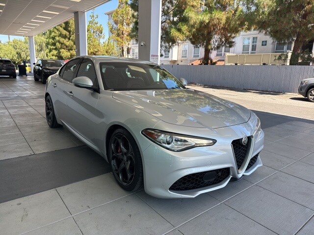 2019 Alfa Romeo Giulia Ti photo 3