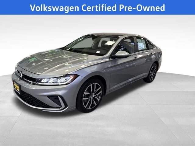 2025 Volkswagen Jetta SE's photo