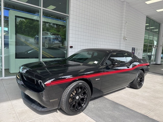 Used 2014 Dodge Challenger SXT with VIN 2C3CDYAG5EH294692 for sale in Sunnyvale, CA