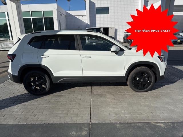 2025 Volkswagen Taos SEL's photo