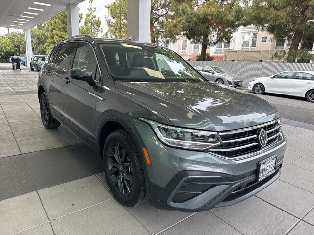 2024 Volkswagen Tiguan SE Wolfsburg Edition photo 3