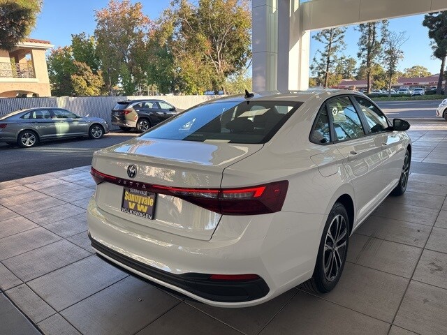 2025 Volkswagen Jetta 1.5T Sport photo 3