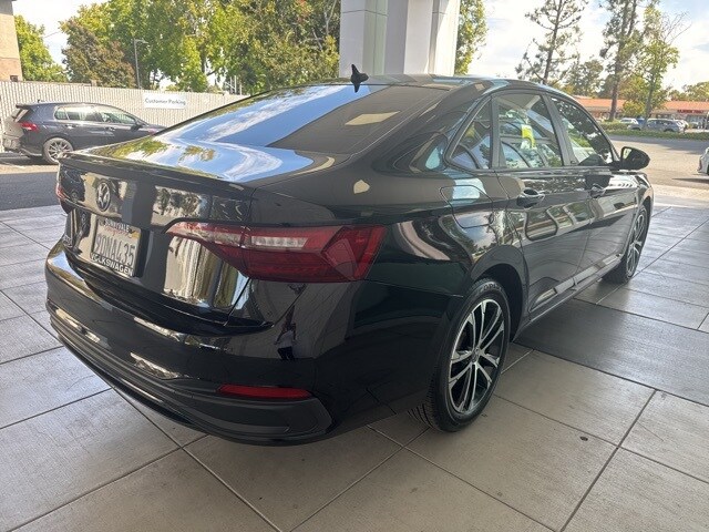 2023 Volkswagen Jetta 1.5T Sport photo 3
