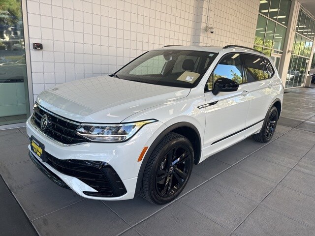 2024 Volkswagen Tiguan SE R-Line Black photo 2
