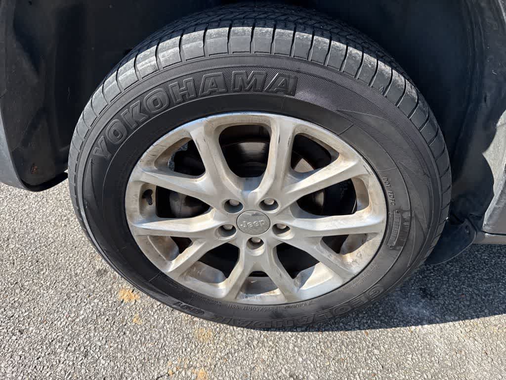 Thumbnail: 2015 Jeep Cherokee - 7