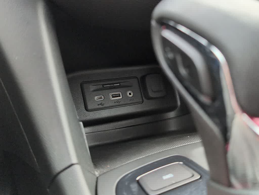 Thumbnail: 2022 Chevrolet Equinox - 32