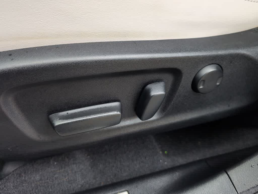 Thumbnail: 2020 Lexus RX - 17