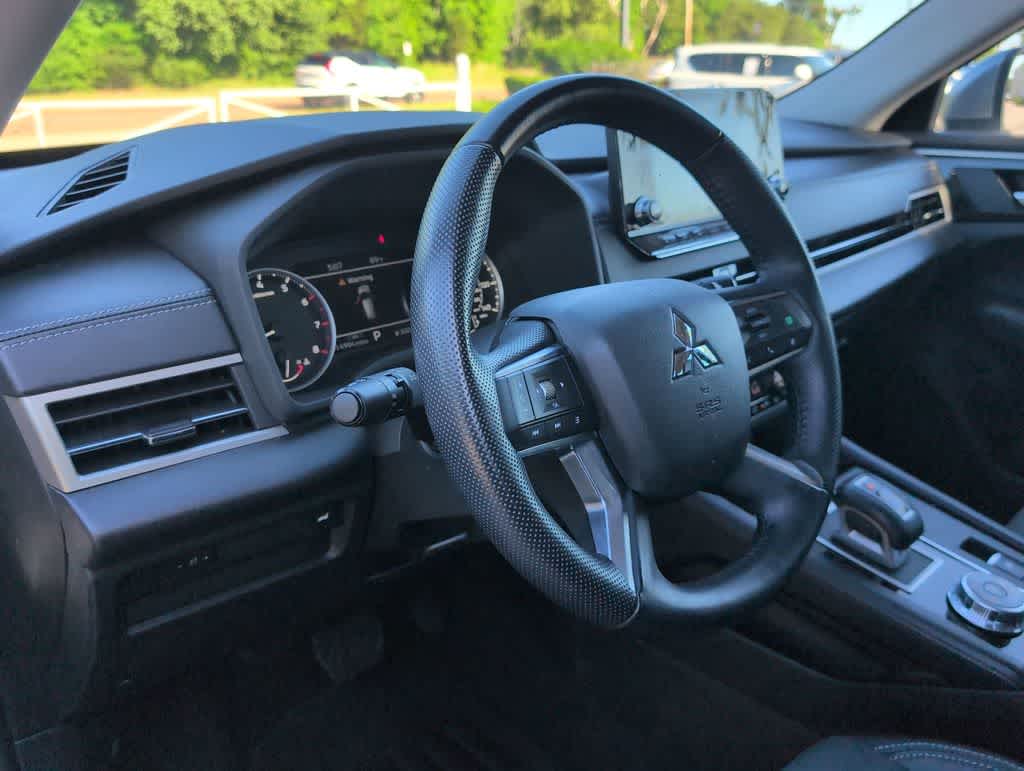 Thumbnail: 2022 Mitsubishi Outlander - 10