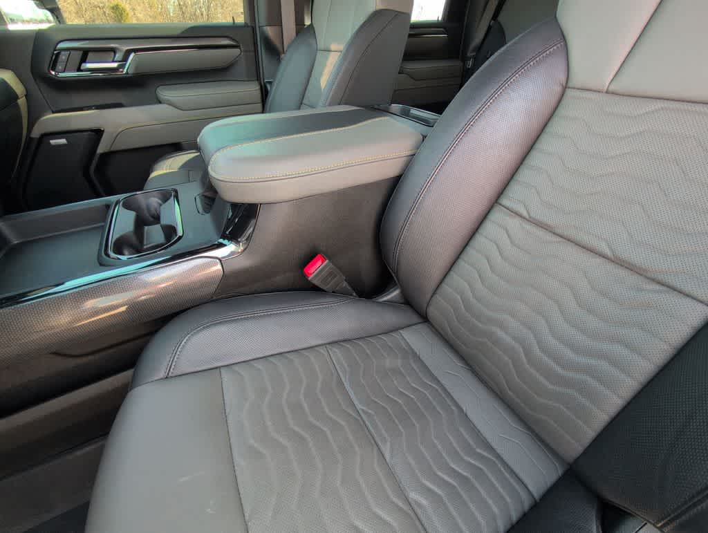 Thumbnail: 2025 Chevrolet Silverado 2500 - 17