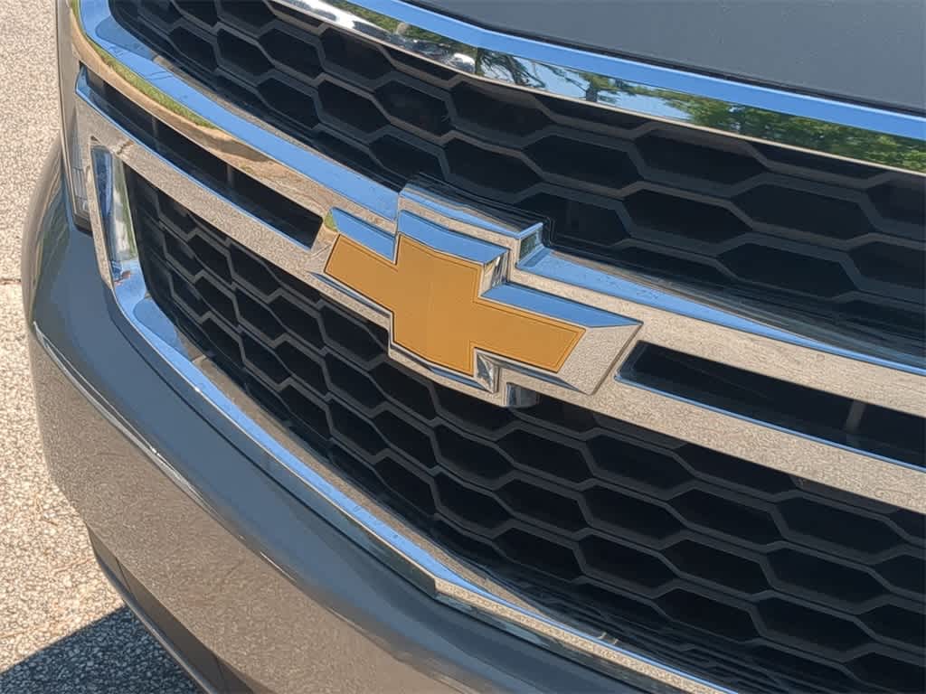Thumbnail: 2017 Chevrolet Suburban - 11