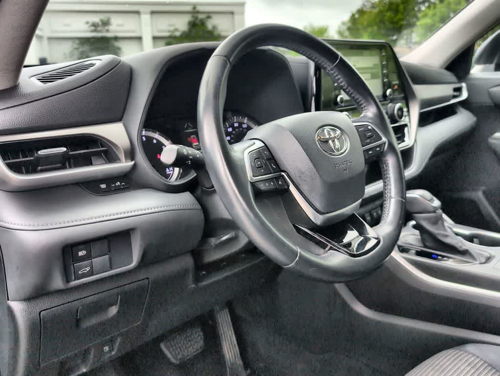Thumbnail: 2021 Toyota Highlander - 10