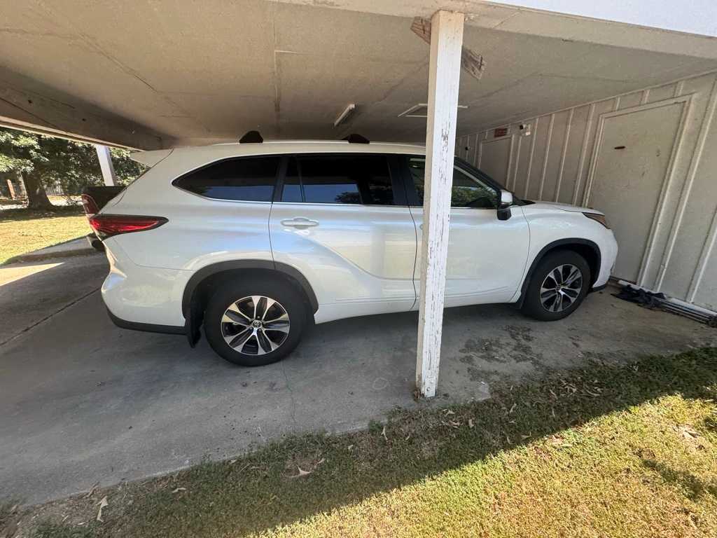 Thumbnail: 2023 Toyota Highlander - 4