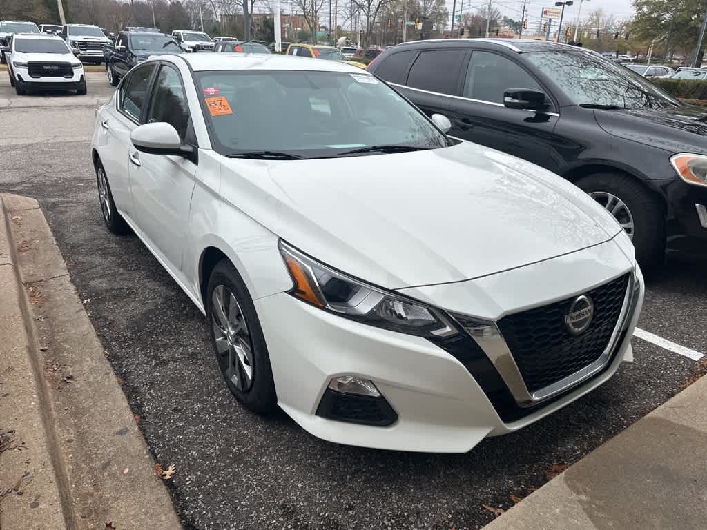 Thumbnail: 2020 Nissan Altima - 3