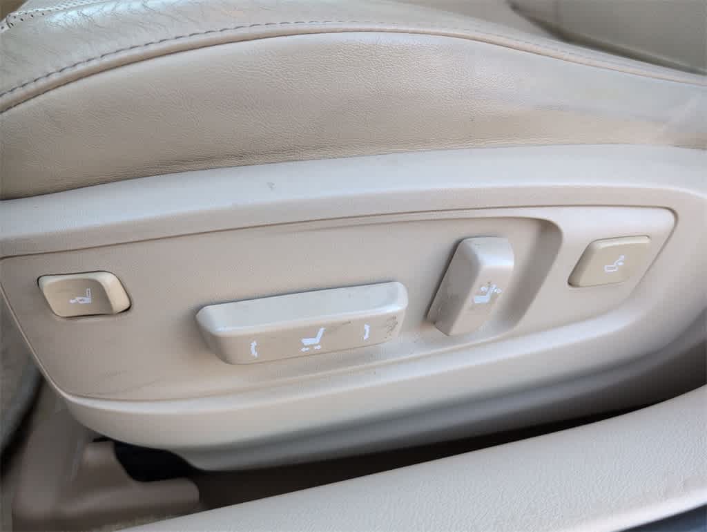 Thumbnail: 2013 Lexus ES - 18